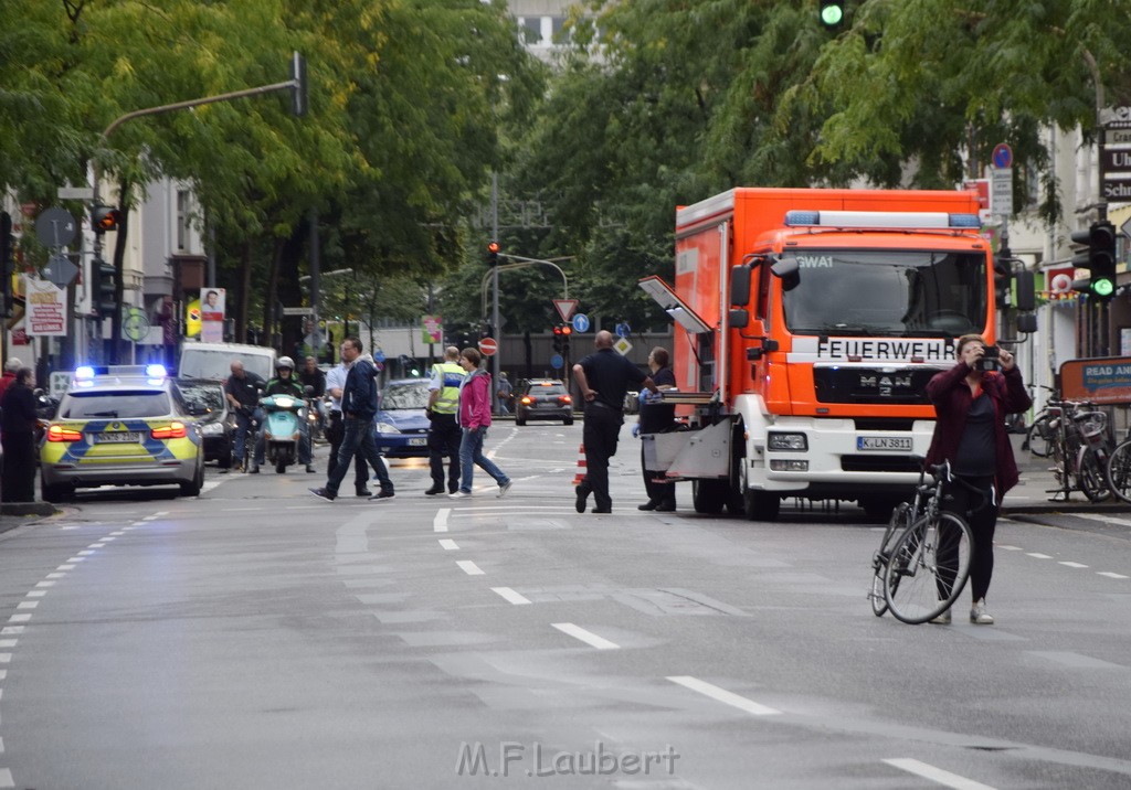 Feuer 2 Koeln Nippes Neusserstr P206.JPG - Miklos Laubert